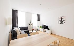 Charming Apartment Near Center
